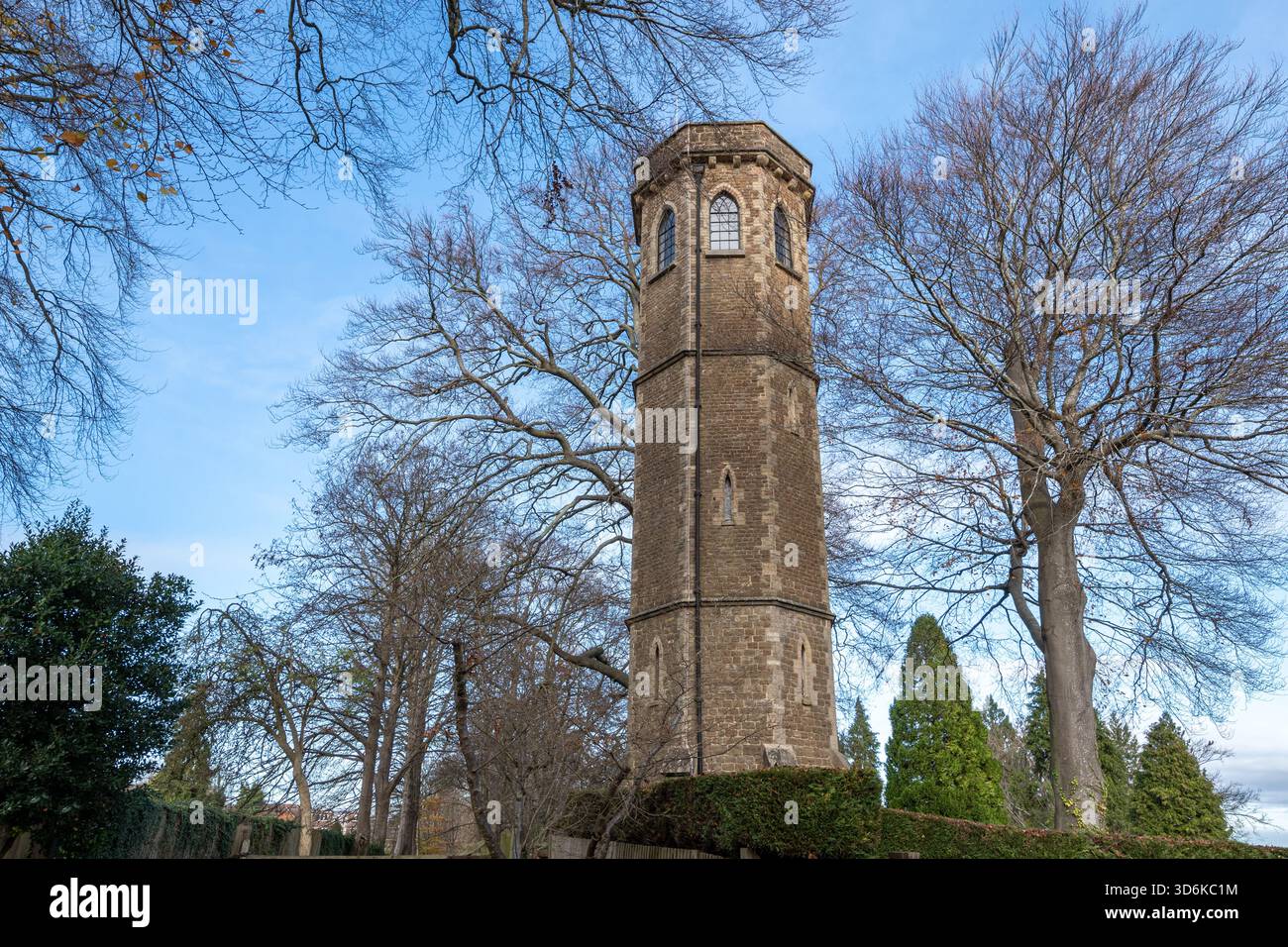 Bookers Tower a Guildford, una follia classificata di grado II costruita nel 1839 a Surrey, Inghilterra, Regno Unito Foto Stock