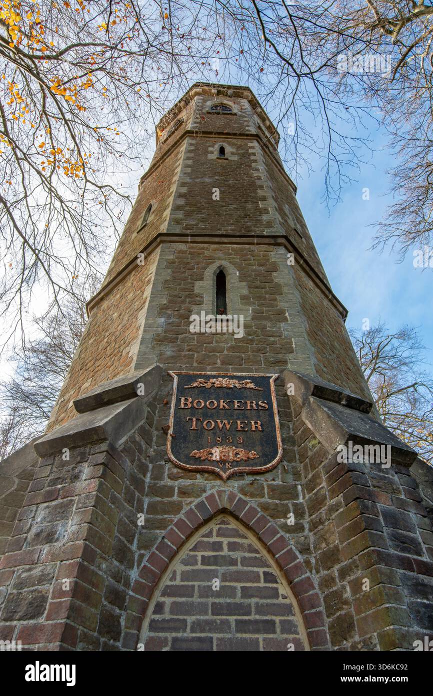 Bookers Tower a Guildford, una follia classificata di grado II costruita nel 1839 a Surrey, Inghilterra, Regno Unito Foto Stock