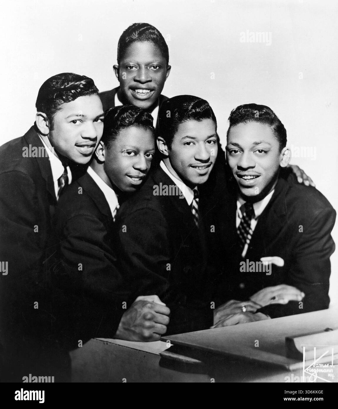 The Cadillacs, Publicity Photo - The Cadillacs sono stati un gruppo musicale Doo-wop e R&B statunitense formatosi ad Harlem, New York, nel 1953. Sono meglio conosciuti per la loro hit del 1955 "Speedoo" Foto Stock