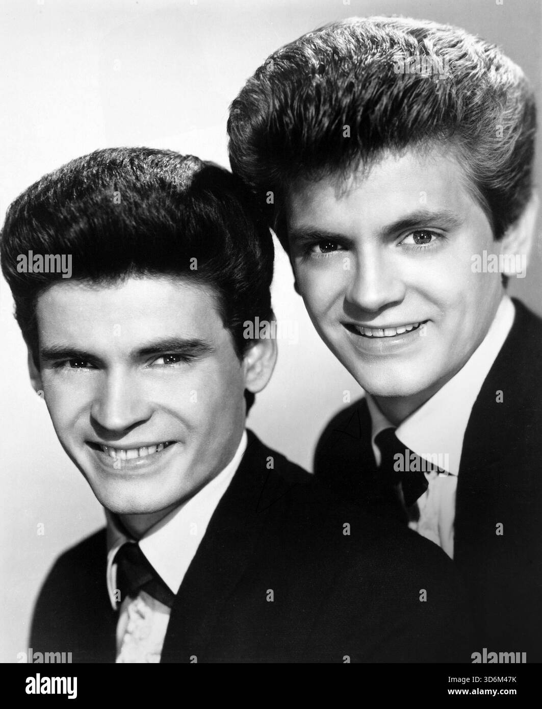 Foto pubblicitaria Everly Brothers – Don (a sinistra) e Phil Everly, 1965 Foto Stock