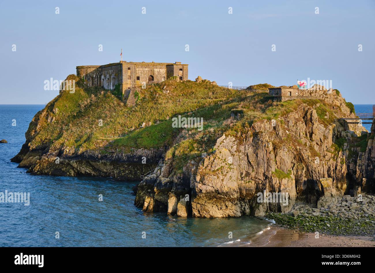 St Catherine's Fort su un'isola al largo della costa di Tenby, Pembrokeshire Coast National Park, Galles Foto Stock