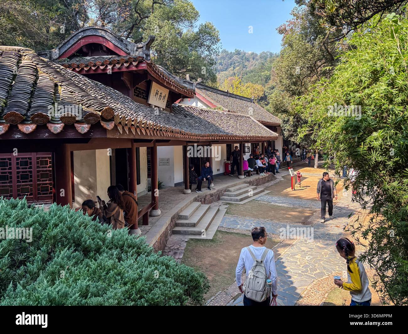 Yuelu Academy. Tradizionale architettura cinese con tetti piastrellati e strutture in legno presso l'antica istituzione educativa di Changsha, Cina, spettacolo Foto Stock