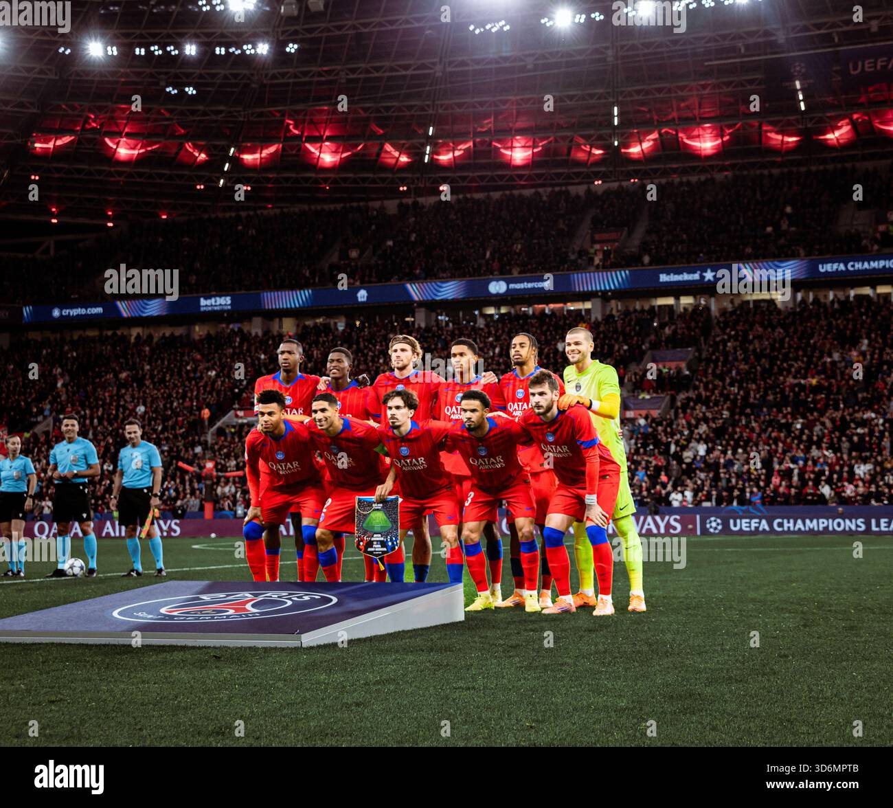 squadra psg prima della partita dei campioni contro il bayer leverkusen Foto Stock