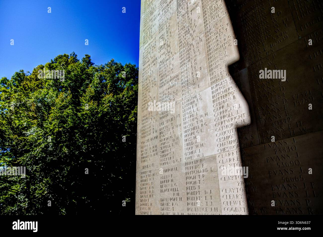 Thiepval Memorial alla scomparsa della somme nel nord della Francia, commemorando i nomi dei soldati britannici e del Commonwealth uccisi nel primo Wor Foto Stock