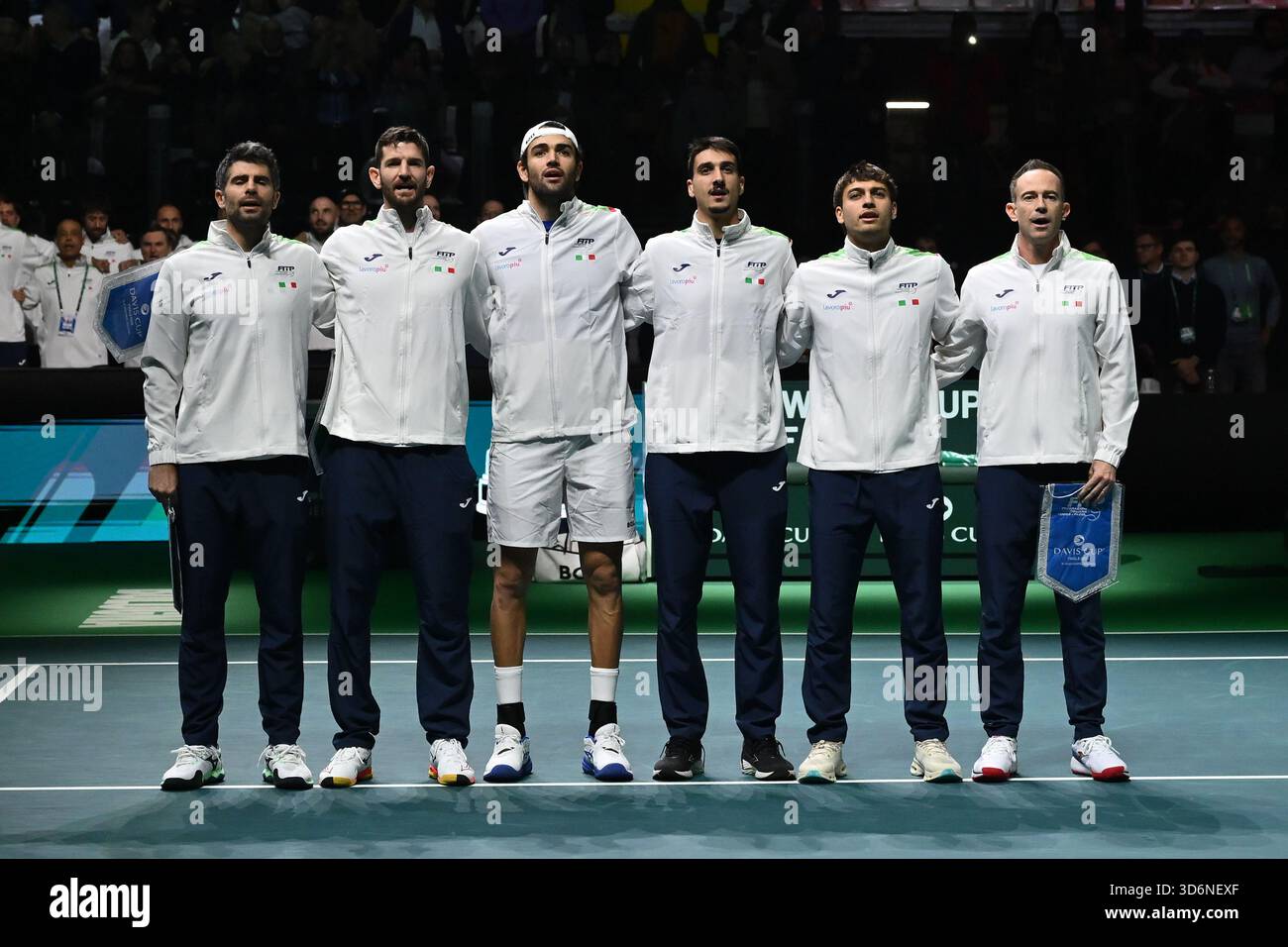 Squadra italiana durante la semifinale di Coppa Davis tra Matteo Berrettini e Raphael Collignon del Belgio alla Supertennis Arena di BolognaFiere il 21 novembre 2025 a Bologna Foto Stock