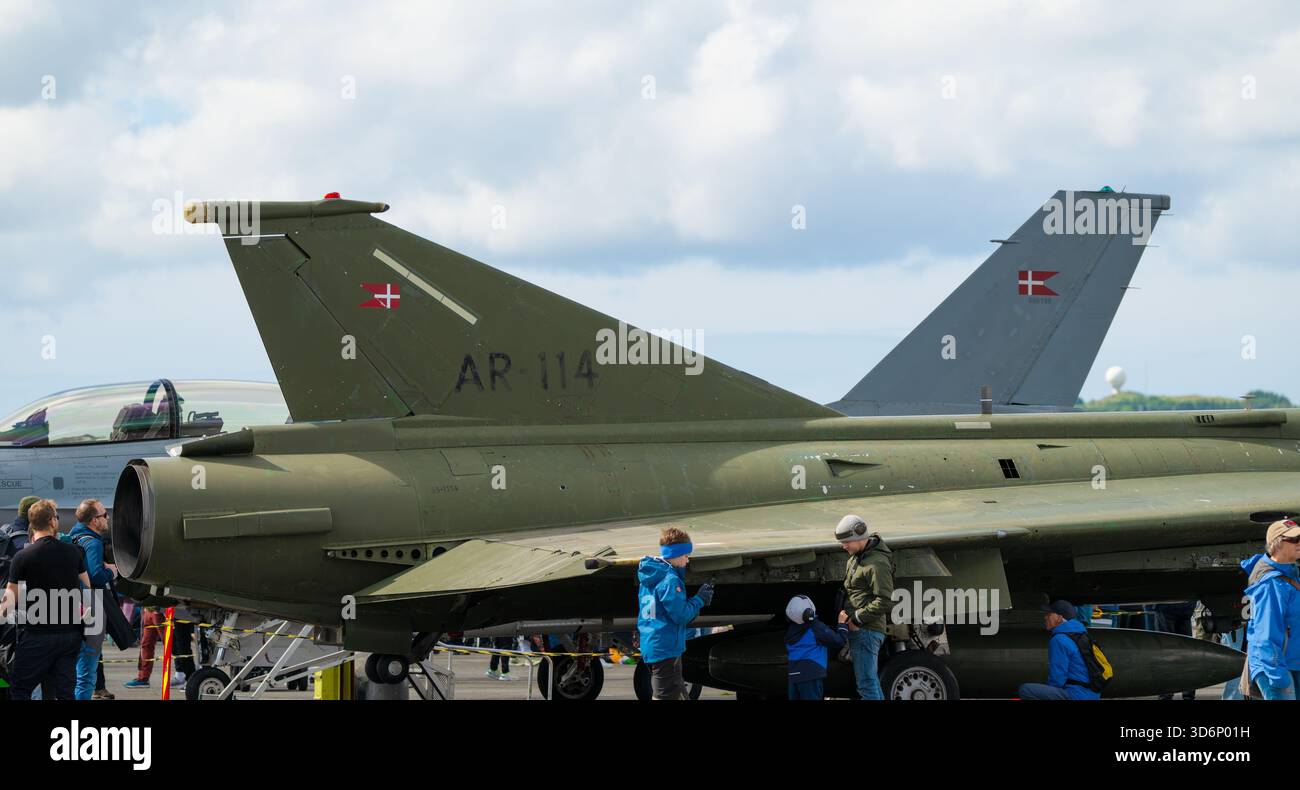 Sola, Norvegia - 16 giugno 2024: In mostra aerei militari danesi d'epoca. Foto Stock