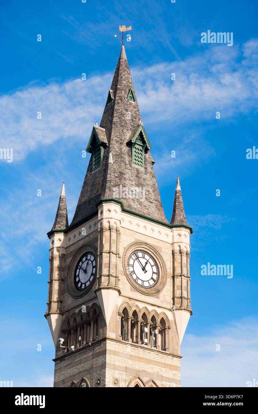 Vista dettagliata della Torre dell'orologio di Darlington, Inghilterra, Regno Unito Foto Stock