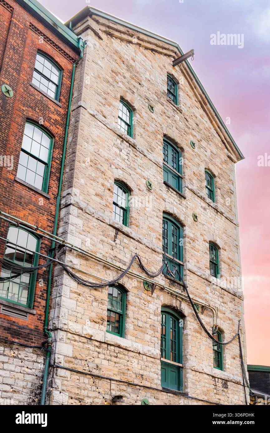 Antico edificio in pietra nel quartiere della distilleria, Toronto, Canada Foto Stock