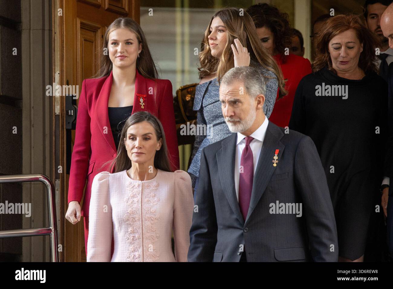 Madrid, Spagna. 21 novembre 2025. La principessa Leonor, il re Felipe vi, la regina Letizia e l'infanta Sofía visti durante il colloquio '50 anni dopo: La corona nella transizione verso la democrazia', per commemorare il 50 ° anniversario della monarchia, nel Congresso dei deputati di Madrid. (Foto di David Canales/SOPA Images/Sipa USA) credito: SIPA USA/Alamy Live News Foto Stock