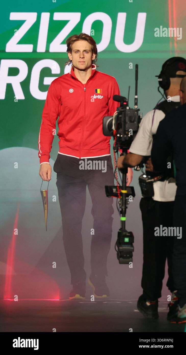 Bologna, Italia. 21 novembre 2025. Il belga Zizou Bergs nella foto prima delle semifinali di Coppa Davis tra Belgio e Italia, a Bologna, in Italia, venerdì 21 novembre 2025. Le prime otto finali della Coppa Davis si svolgono a Bologna dal 18 al 23 novembre. BELGA PHOTO BENOIT DOPPAGNE credito: Belga News Agency/Alamy Live News Foto Stock