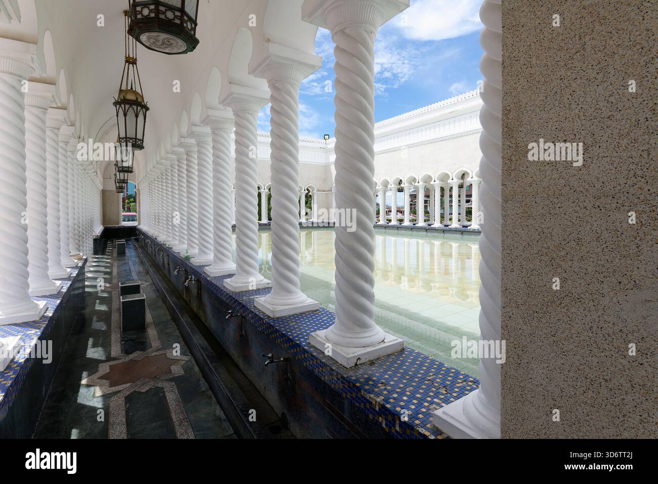 Moschea Masjid Omar Ali Saifuddien, lavanderia rituale, Bandar seri Begawan, Brunei Foto Stock