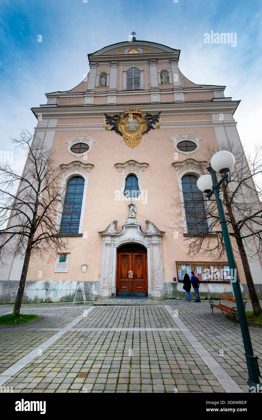 Bad Ischl, Austria - 25 ottobre 2024: Chiesa parrocchiale di San Nicola Foto Stock