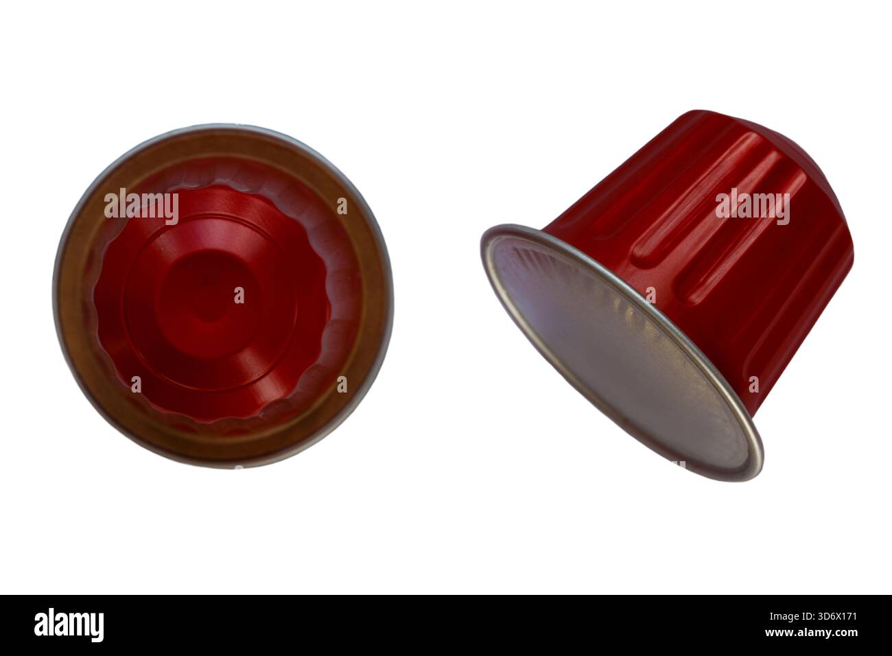 2 due capsule di caffè Fairtrade Christmas Blend da M&S isolate su sfondo bianco - capsule in alluminio completamente riciclabili caffè arabica Foto Stock