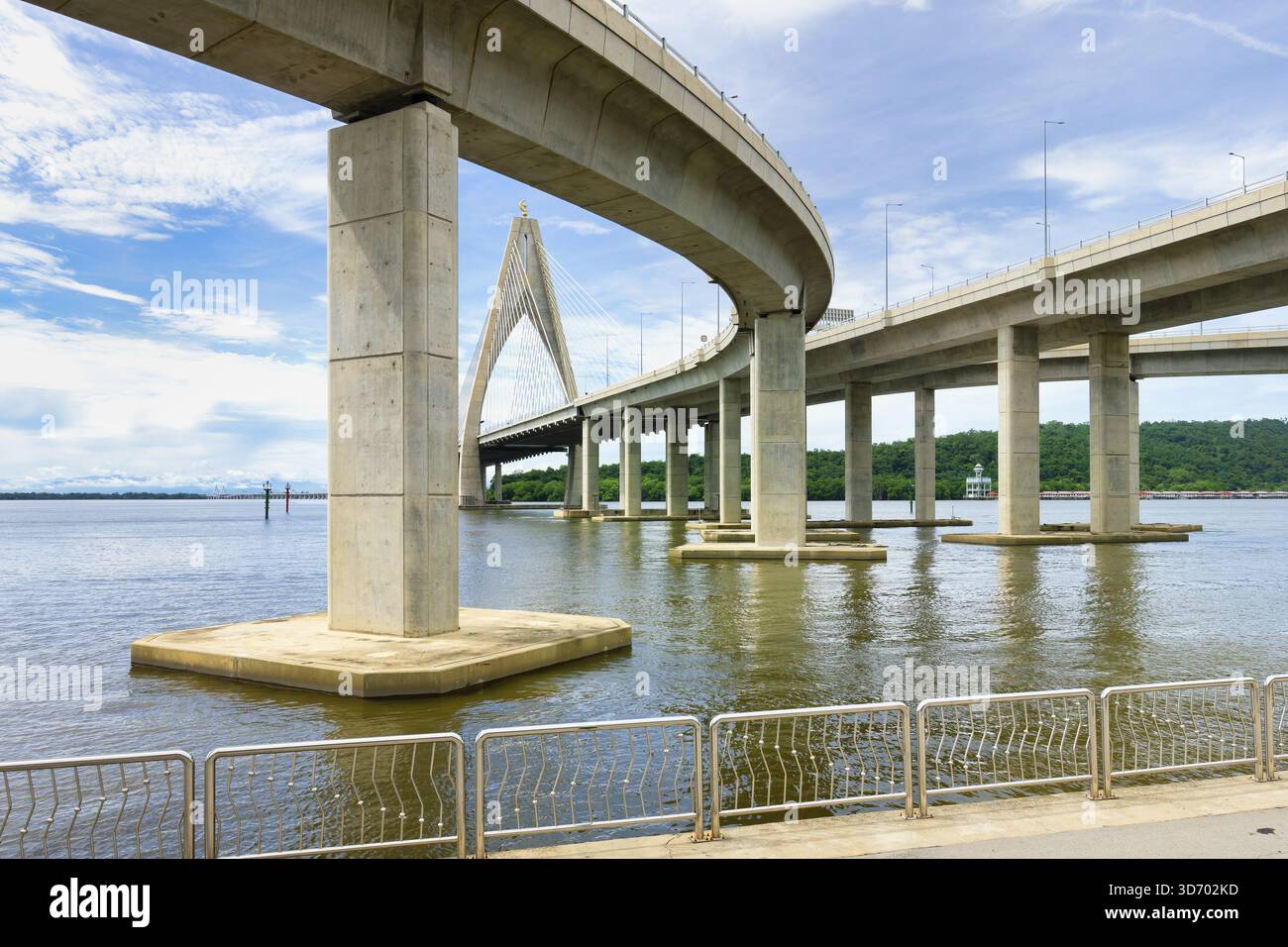 30 km dal ponte di Temburong, noto anche come ponte Sultan Haji Omar Ali Saifuddien, Bandar seri Begawan, Brunei Foto Stock