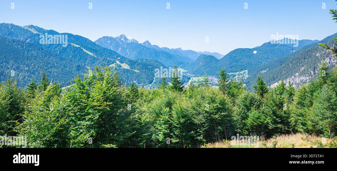 Vista panoramica della Val Canale, vicino a Tarvisio, nell'Italia nord-orientale Foto Stock