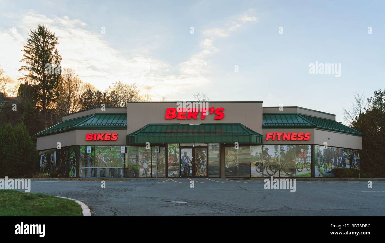 DeWitt, New York - 19 novembre 2025: Bert's Bikes & fitness è un rivenditore specializzato in biciclette e attrezzature per il fitness. Fondata nel 1972 come garag di famiglia Foto Stock