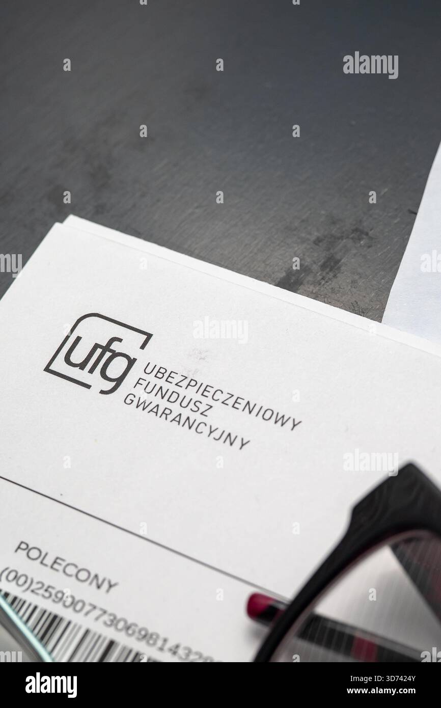 Lublino, Polonia, 23 novembre 2025 lettera del Fondo di garanzia assicurativa ("ubezpieczeniowy fundusz gwarancyjny, UFL") contenente la citazione a pagare una sanzione pecuniaria Foto Stock