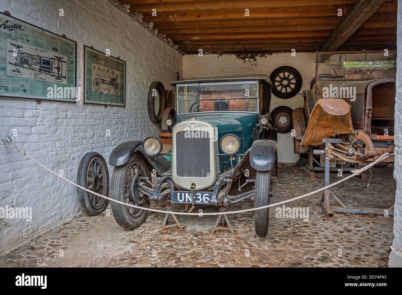 Un'auto da turismo Austin Clifton 4 posti d'epoca del 1927 in mostra nel garage di Erdigg, Wrexham, Galles, il 12 maggio 2017 Foto Stock
