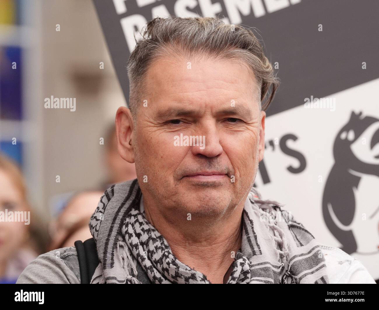 Foto del file datata 19/10/2025, il magnate dell'energia verde Dale Vince, che ha detto che Rachel Reeves dovrebbe riformare il modo in cui le bollette dell'energia vengono calcolate al bilancio di questa settimana, come parte di una serie di misure per far risparmiare ai fatturanti centinaia di sterline. L'onorevole Vince, fondatore di Ecotricity e precedente donatore laburista, ha esortato il Cancelliere ad adottare tre misure che potrebbero contribuire a dimezzare le bollette e ridurre l'inflazione. Data di pubblicazione: Lunedì 24 novembre 2025. Foto Stock