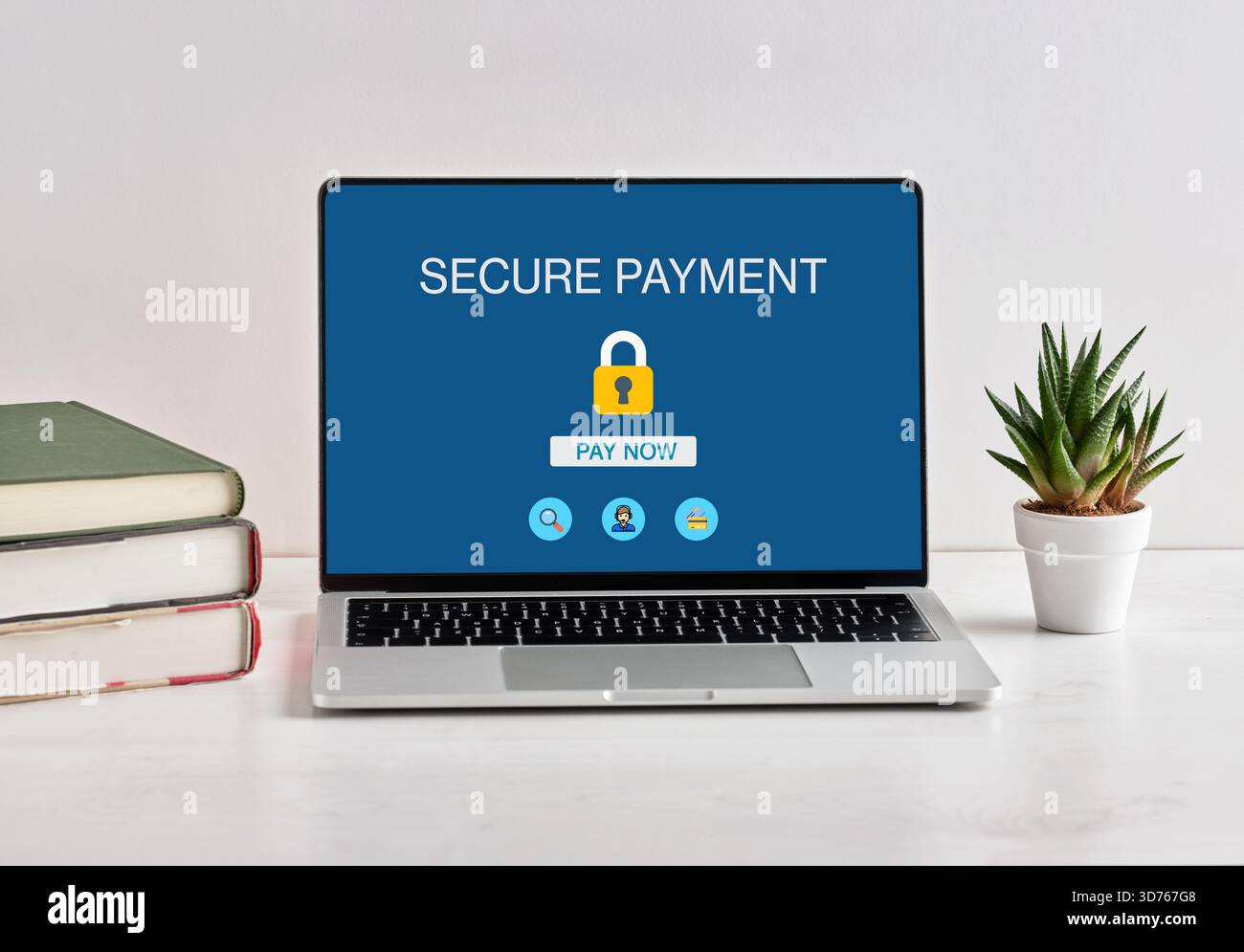 Concetto di pagamento online sicuro con laptop che mostra una pagina Web di pagamento sicura con icona a forma di lucchetto e pulsante paga ora Foto Stock