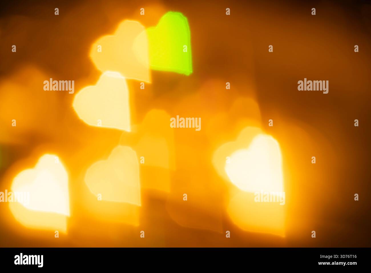 Giallo e verde chiaro cuore bokeh, foto astratta festosa per sfondi e stampe. Foto Stock