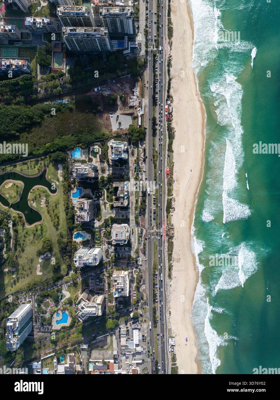 Splendida vista aerea degli edifici residenziali e del campo da golf Foto Stock