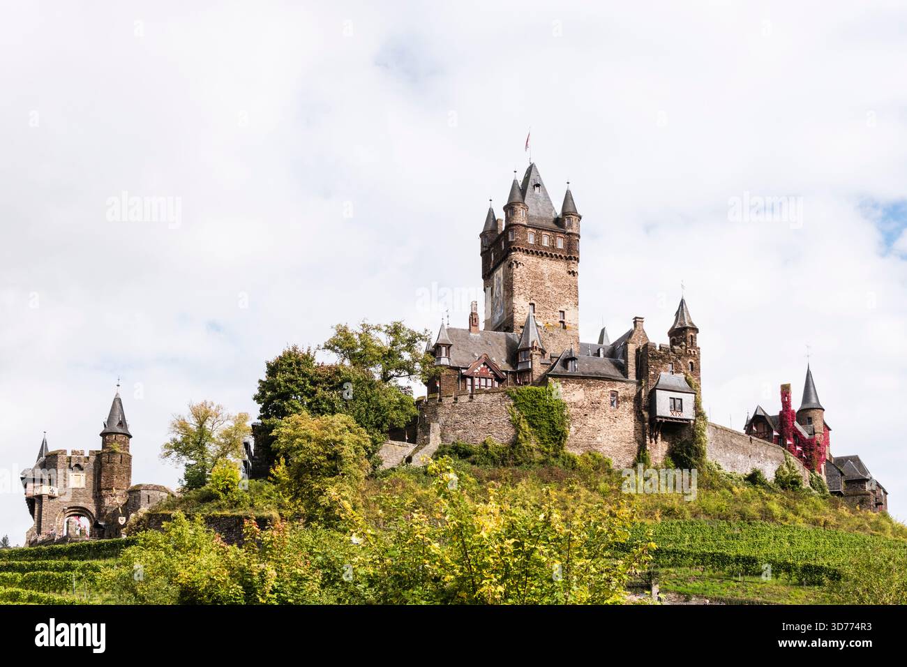 Ammira il castello di Reichsburg Cochem. Cochem, Renania-Palatinato, Germania, Europa Foto Stock