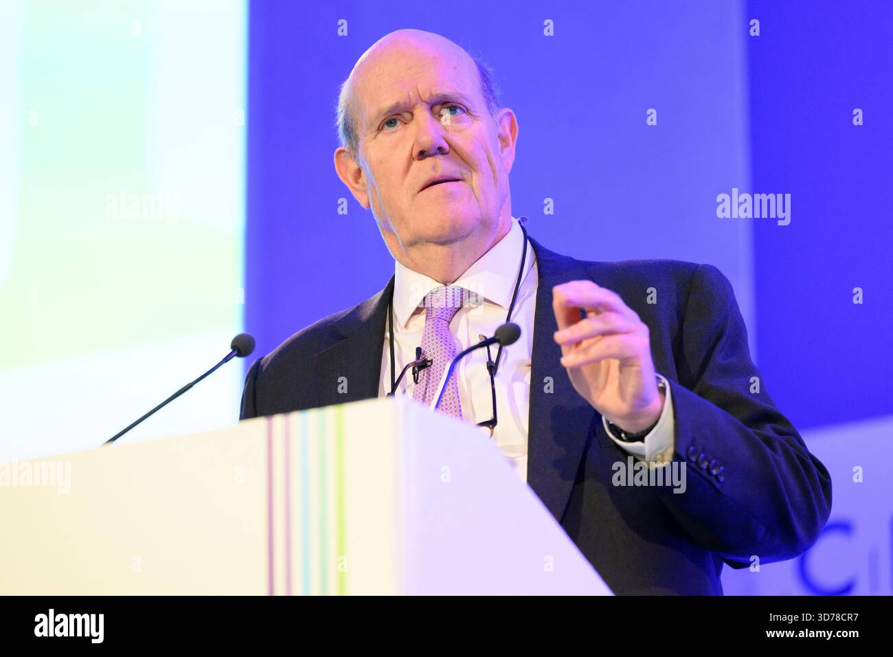 Londra, Regno Unito. 24 novembre 2025. 24/11/2025. Londra, Regno Unito Rupert Soames, uomo d'affari britannico ed ex CEO di Serco Group partecipa alla conferenza Confederation of British Industry (CBI), tenutasi presso il Queen Elizabeth II Conference Centre. Credito fotografico: Ray Tang credito: Raymond Tang/Alamy Live News Foto Stock