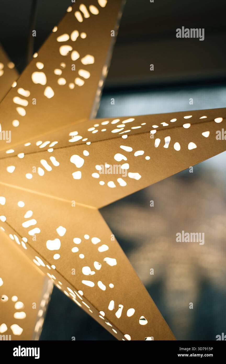 Stella Di Natale In Legno Per Finestra Con Luce - Lampada Decorativa A Forma Di Stella, 14 Cm, Artigianato Originale Dei Monti Metalliferi (Erzgebirge) - 3