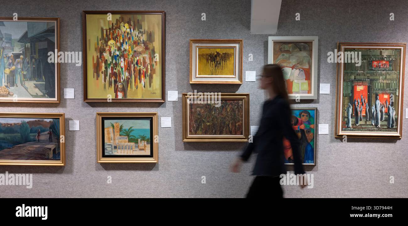 Bonhams, Londra, Regno Unito. 24 novembre 2025. L'asta Bonhams Modern and Contemporary Middle Eastern Art si svolge il 25 novembre. Crediti: Malcolm Park/Alamy Live News Foto Stock