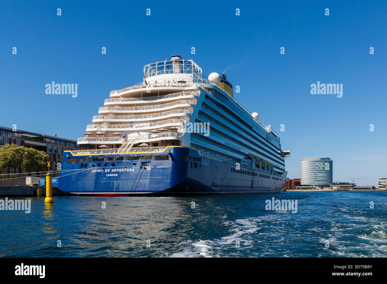 Nave da crociera SAGA Spirit of Adventure ormeggiata a Copenaghen, Danimarca, Europa a maggio - SAGA vacanze turismo Foto Stock