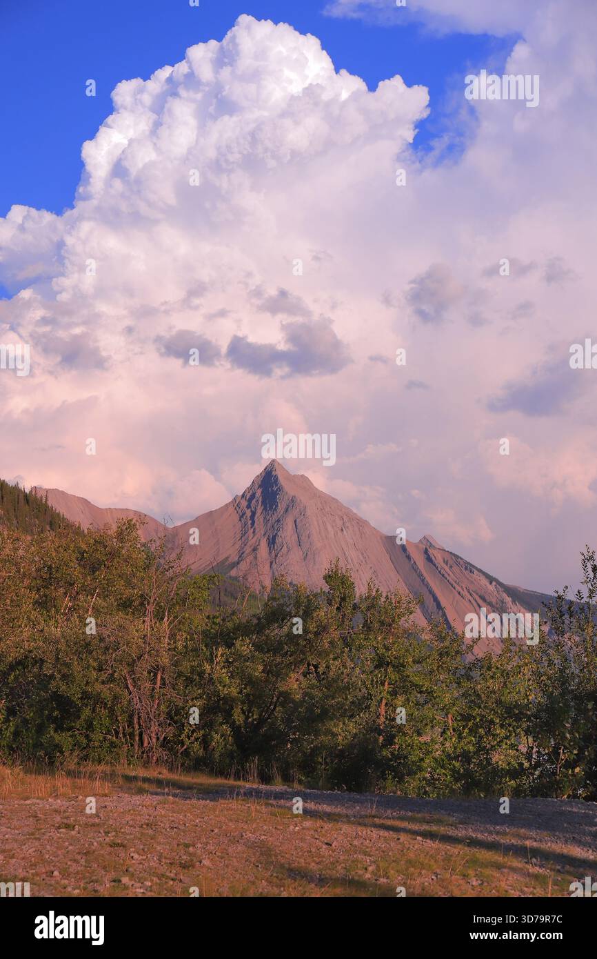 Le Montagne Rocciose canadesi sono il posto migliore in cui soggiornare. Foto Stock