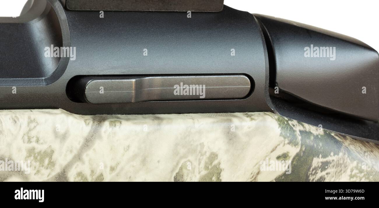 Pulsante di sgancio del bullone su un fucile a vite che, quando premuto, consente al bullone e al perno di lancio di uscire per sgombrare. Foto Stock
