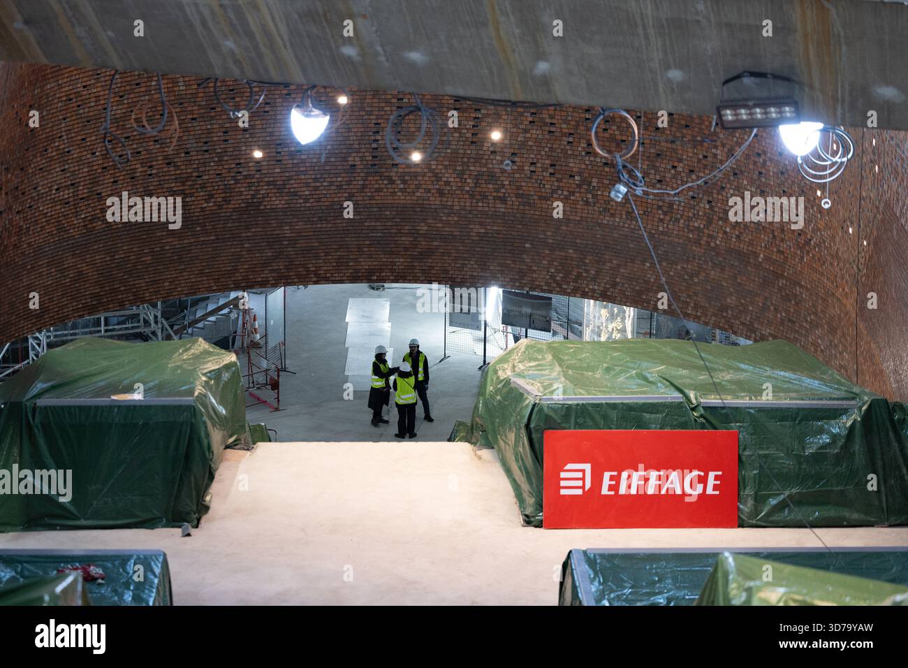 La Courneuve, Francia. 24 novembre 2025. Illustrazioni del cantiere della stazione della metropolitana la Courneuve Six Routes per il Grand Paris Express, a la Courneuve, il 24 novembre 2025. Foto di Raphael Lafargue/ABACAPRESS.COM credito: Abaca Press/Alamy Live News Foto Stock