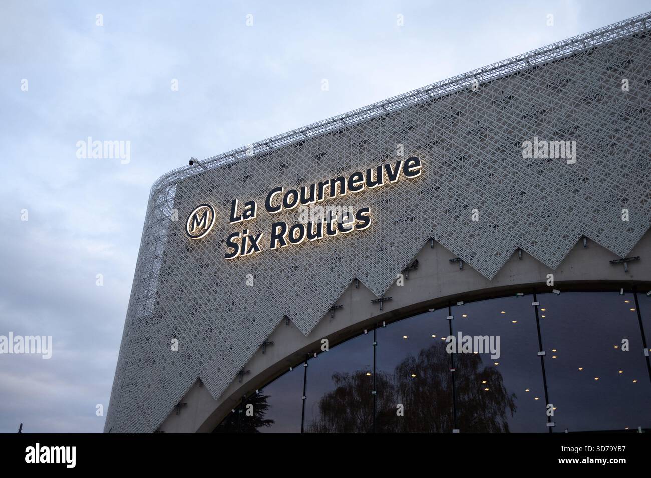 La Courneuve, Francia. 24 novembre 2025. Illustrazioni del cantiere della stazione della metropolitana la Courneuve Six Routes per il Grand Paris Express, a la Courneuve, il 24 novembre 2025. Foto di Raphael Lafargue/ABACAPRESS.COM credito: Abaca Press/Alamy Live News Foto Stock