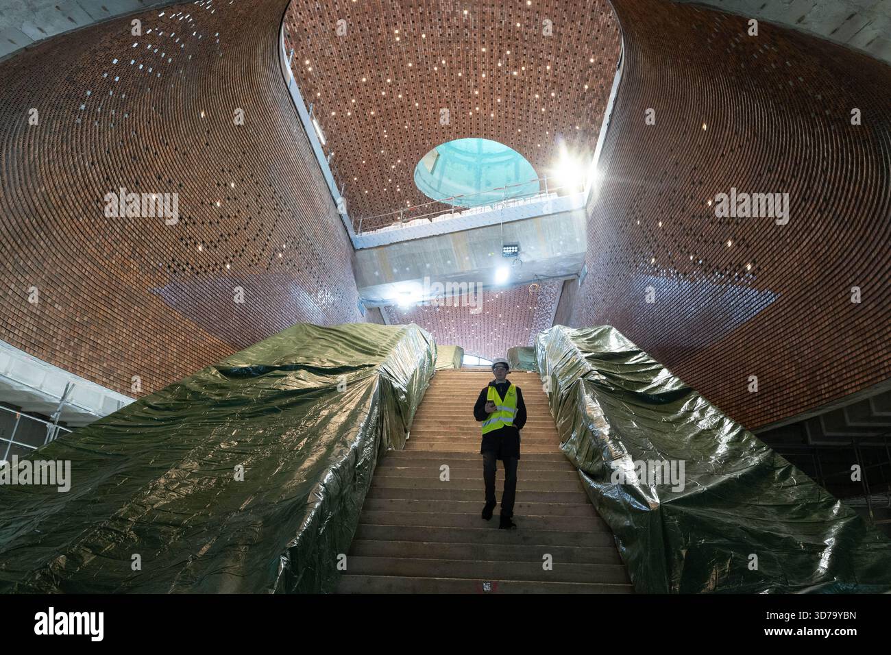 La Courneuve, Francia. 24 novembre 2025. Illustrazioni del cantiere della stazione della metropolitana la Courneuve Six Routes per il Grand Paris Express, a la Courneuve, il 24 novembre 2025. Foto di Raphael Lafargue/ABACAPRESS.COM credito: Abaca Press/Alamy Live News Foto Stock