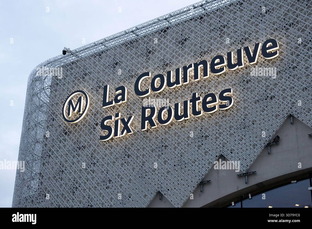 La Courneuve, Francia. 24 novembre 2025. Illustrazioni del cantiere della stazione della metropolitana la Courneuve Six Routes per il Grand Paris Express, a la Courneuve, il 24 novembre 2025. Foto di Raphael Lafargue/ABACAPRESS.COM credito: Abaca Press/Alamy Live News Foto Stock
