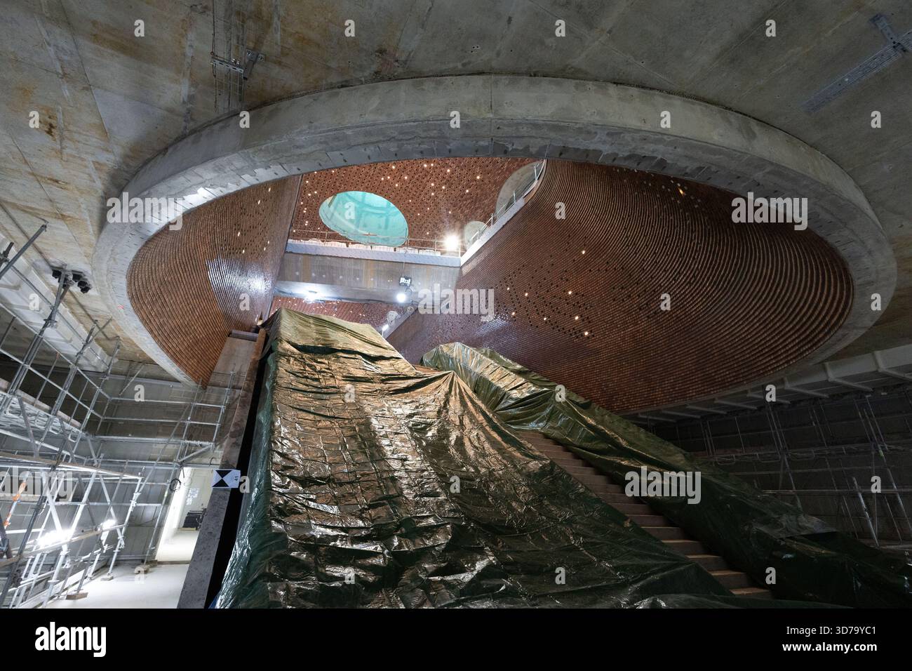 La Courneuve, Francia. 24 novembre 2025. Illustrazioni del cantiere della stazione della metropolitana la Courneuve Six Routes per il Grand Paris Express, a la Courneuve, il 24 novembre 2025. Foto di Raphael Lafargue/ABACAPRESS.COM credito: Abaca Press/Alamy Live News Foto Stock
