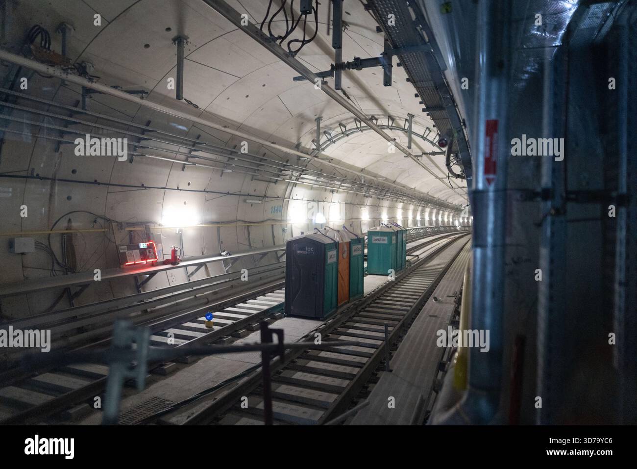 La Courneuve, Francia. 24 novembre 2025. Illustrazioni del cantiere della stazione della metropolitana la Courneuve Six Routes per il Grand Paris Express, a la Courneuve, il 24 novembre 2025. Foto di Raphael Lafargue/ABACAPRESS.COM credito: Abaca Press/Alamy Live News Foto Stock