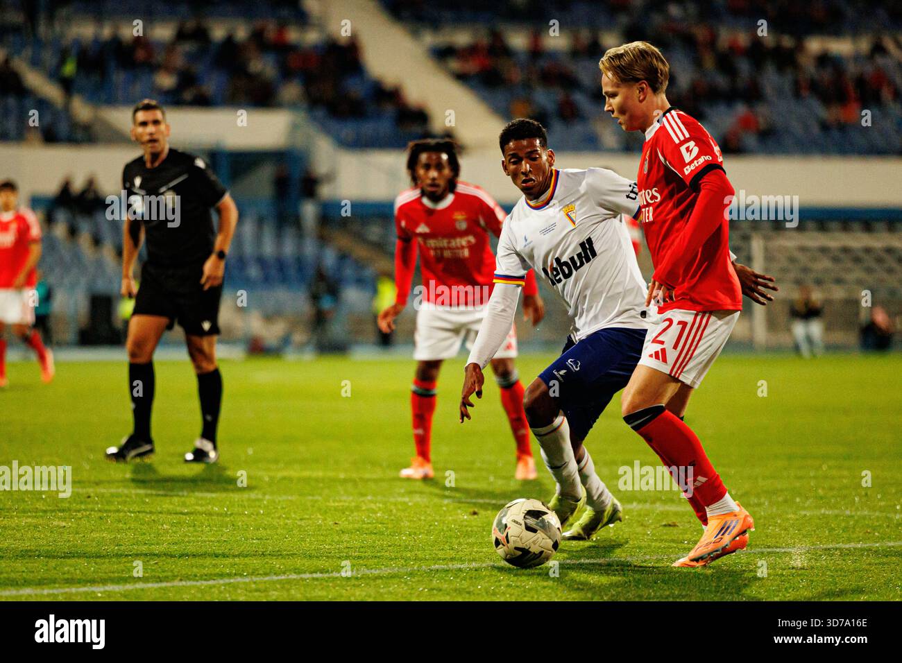 Caio Santana e Andreas Schjelderup visti durante la partita TACA De Portugal tra squadre dell'Atletico CP e SL Benfica (Maciej Rogowski/Ball Raw Images) Foto Stock