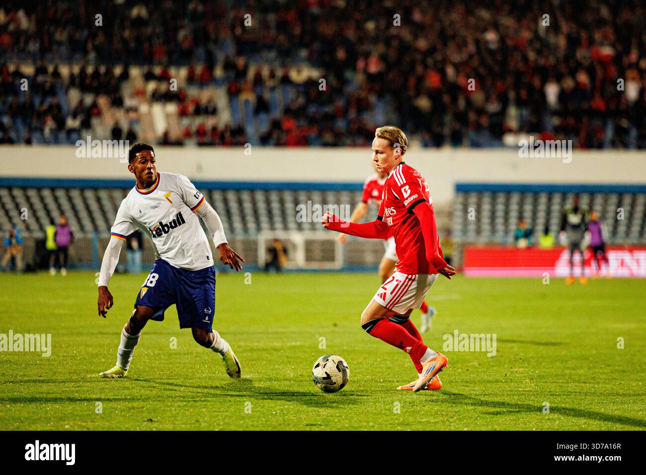 Caio Santana e Andreas Schjelderup visti durante la partita TACA De Portugal tra squadre dell'Atletico CP e SL Benfica (Maciej Rogowski/Ball Raw Images) Foto Stock