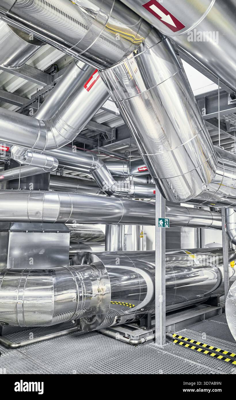 Impianto di riscaldamento e raffreddamento con silenziatore in un impianto di riscaldamento. Foto Stock