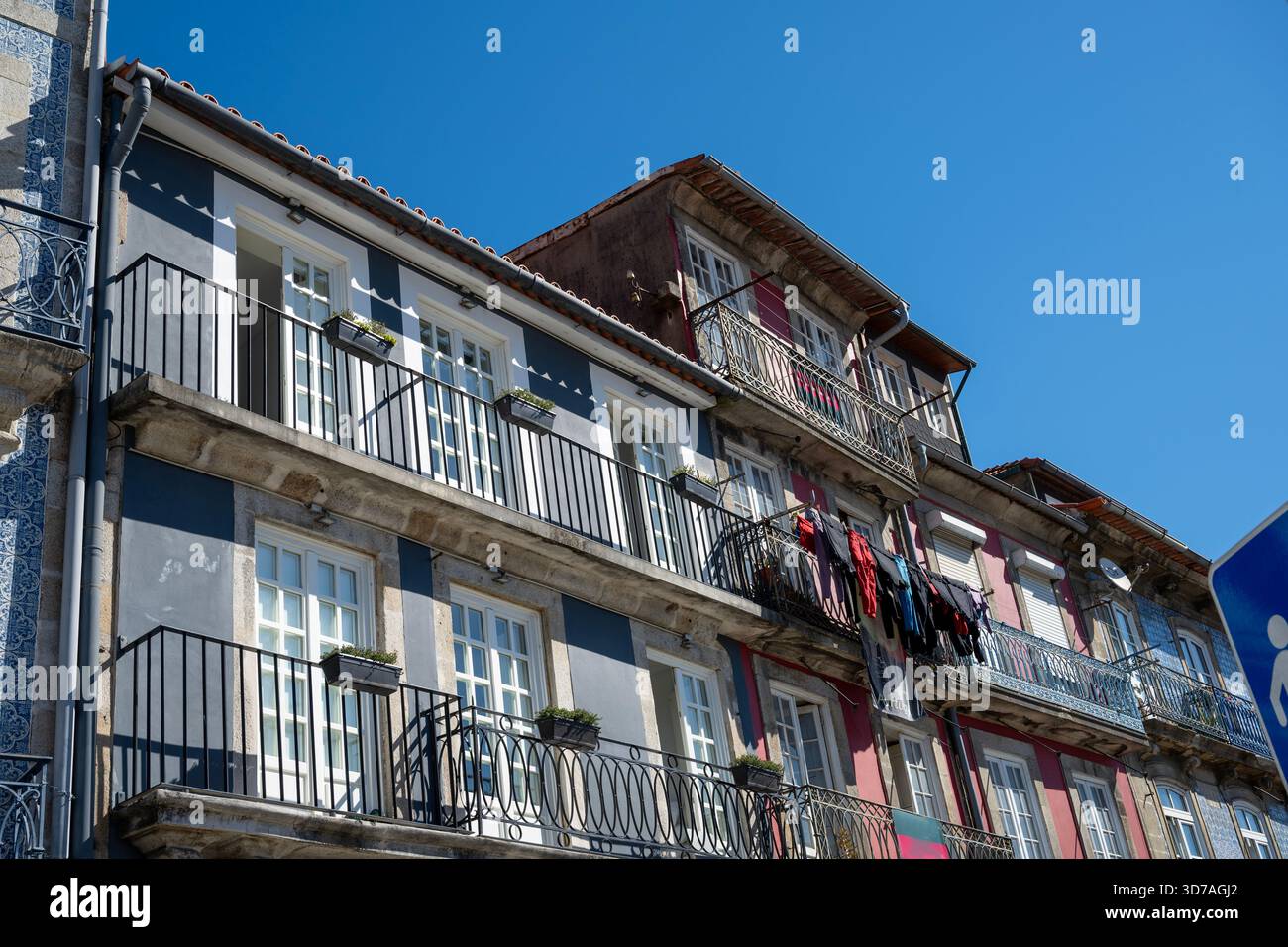 Il bucato era appeso all'asciugatura, Porto, Portogallo Foto Stock