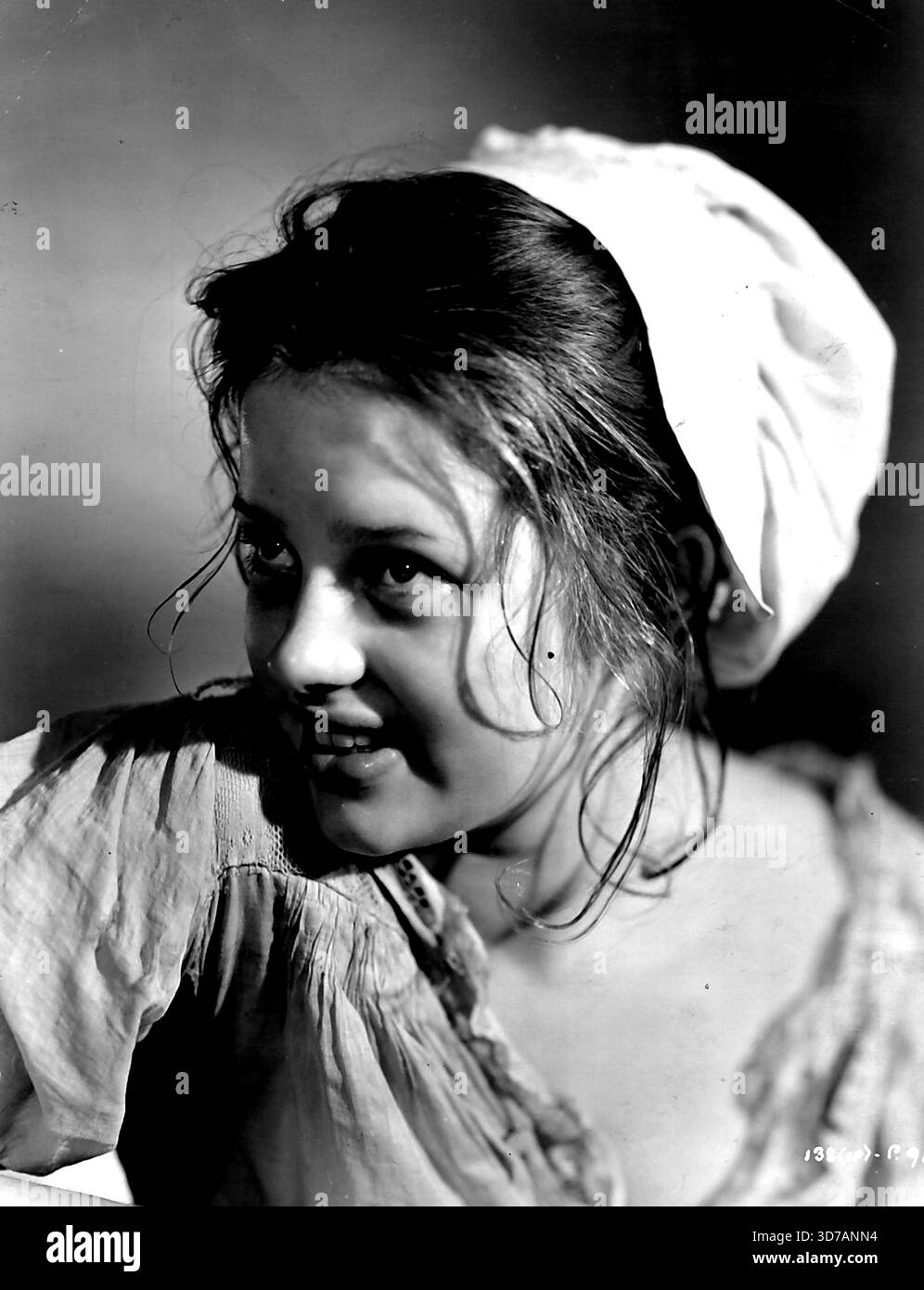 La diciassettenne Diana Dors interpreta Charlotte, nella versione cinematografica di Cineguild di Oliver Twist di Charles Dicken. Il film, prodotto da Ronald Neame e diretto da David Lean, è interpretato da Robert Newton, con Francis L. Sullivan, Alec Guinness, Henry Stephenson, Kay Walsh e Mary Clare. 1° maggio 1949. (Foto di J. Arthur Rank Organisation Limited). Foto Stock