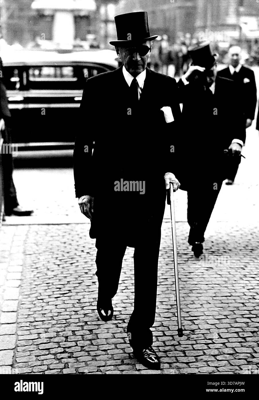 Lewis Douglas al MacKenzie King Memorial **** L'Ambasciatore degli Stati Uniti Sig. Lewis Douglas ***** mentre frequenta il memoriale ***** Re all'Abbazia di Westminster oggi. 28 luglio 1950. (Foto di Fox Photos). Foto Stock