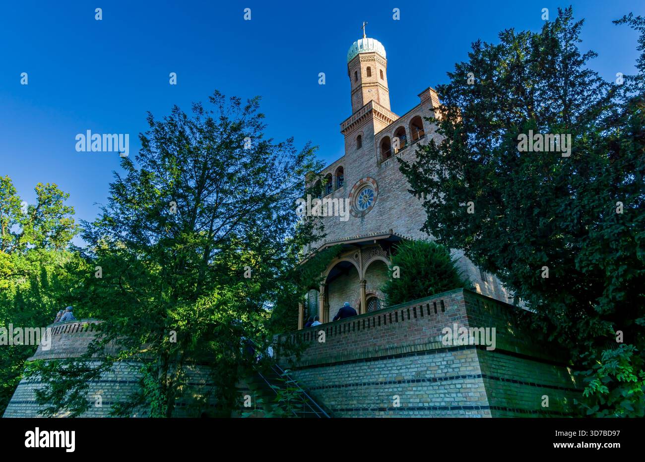 La storica Evangelische Kirche St. Peter und Paul auf Nikolskoe a Berlino-Wannsee, Germania. Foto Stock