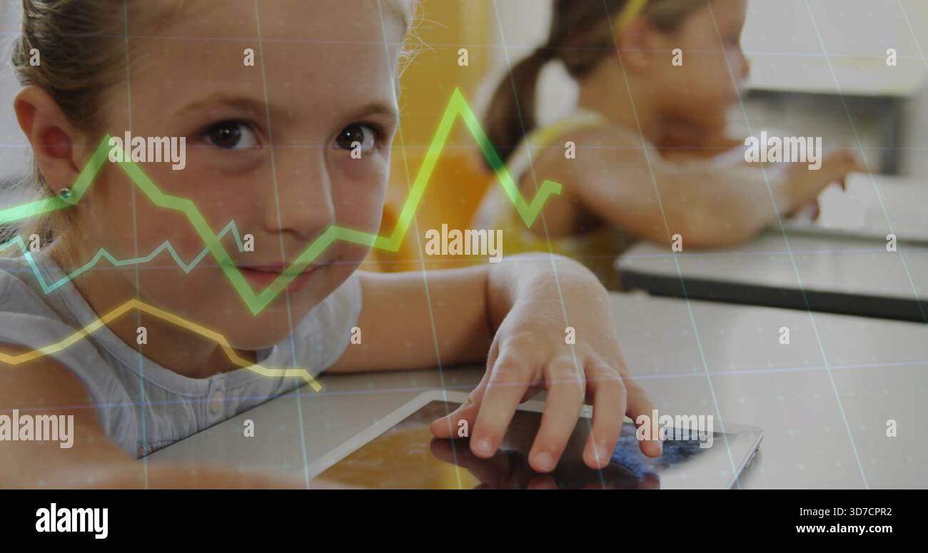 Toccando un tablet, una ragazza in cima senza maniche che lavora alla scrivania della scuola con un secondo tablet, sovrapposizioni grafiche Foto Stock