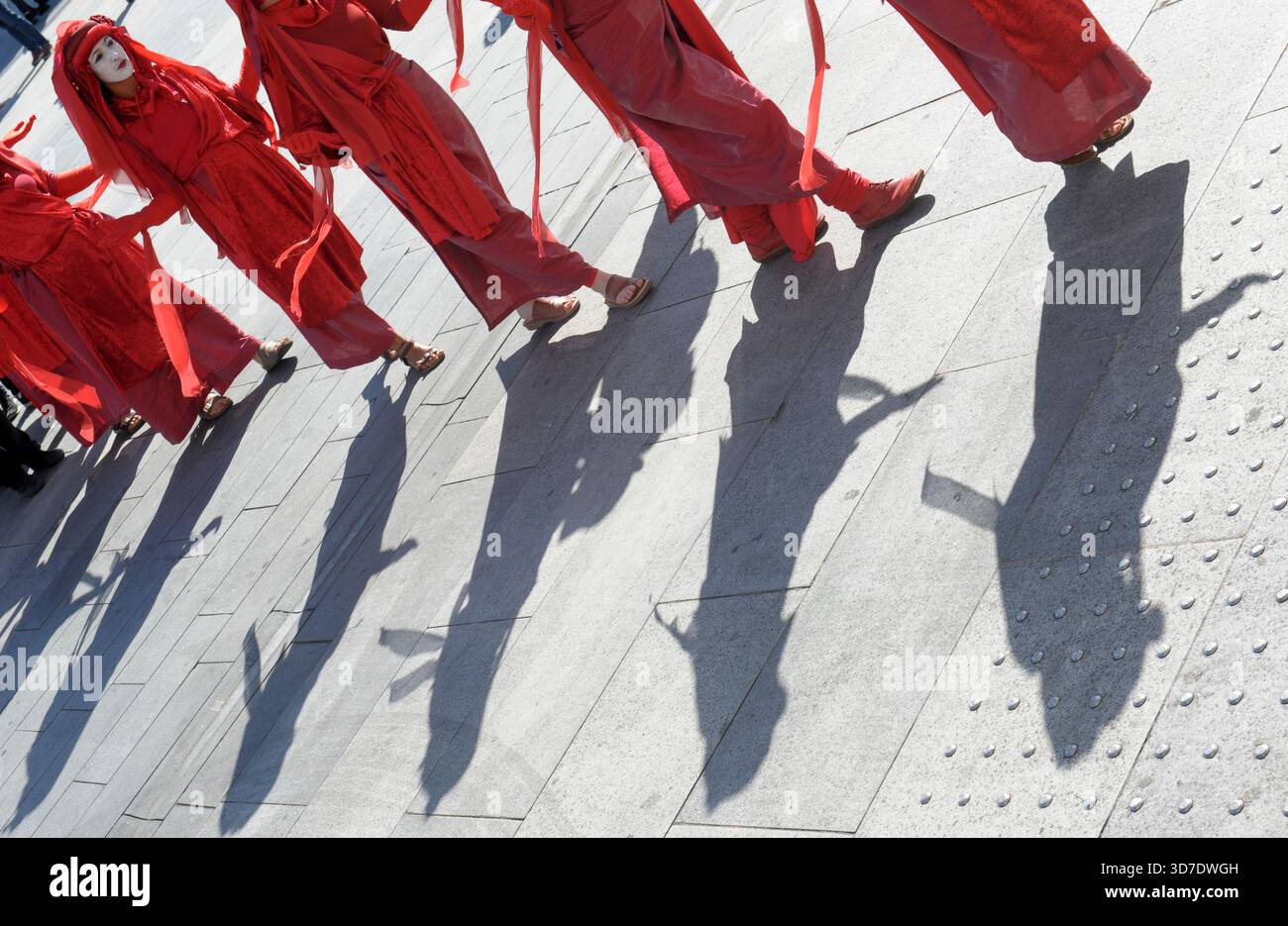 Southampton Regno Unito 20 settembre 2019 diversi gruppi ambientalisti si riuniscono in Guildhall Square come parte dello sciopero internazionale del clima. Portatori Pall A. Foto Stock