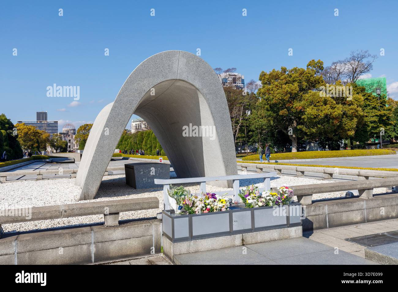 Hiroshima Peace City Monument Cenotaph per il Parco commemorativo delle vittime della bomba atomica, Hiroshima, Giappone Foto Stock