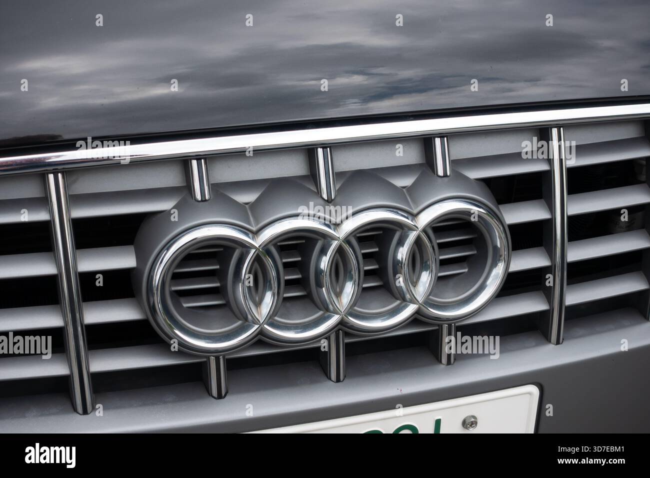 Tokyo, Giappone. 19 maggio 2019. Logo Audi sulla griglia anteriore di un'auto. Foto Stock